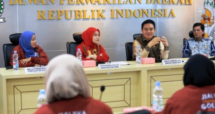 Anggota Dewan Perwakilan Daerah (DPD) Republik Indonesia (RI) asal Provinsi Sumatera Selatan (Sumsel), Jialyka Maharani, menerima kunjungan delegasi jurnalis dan kreator digital Sumsel di Gedung DPD RI, Kompleks Parlemen Senayan, Jakarta, pada hari Jumat, tanggal 7 November 2025. (BEKISARMEDIA.ID/SIKUMBANG)