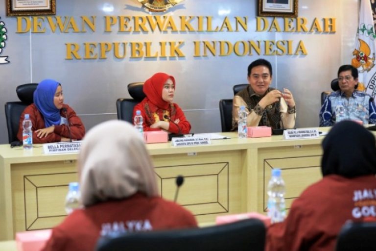 Anggota Dewan Perwakilan Daerah (DPD) Republik Indonesia (RI) asal Provinsi Sumatera Selatan (Sumsel), Jialyka Maharani, menerima kunjungan delegasi jurnalis dan kreator digital Sumsel di Gedung DPD RI, Kompleks Parlemen Senayan, Jakarta, pada hari Jumat, tanggal 7 November 2025. (BEKISARMEDIA.ID/SIKUMBANG)