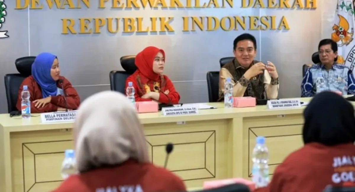 Anggota Dewan Perwakilan Daerah (DPD) Republik Indonesia (RI) asal Provinsi Sumatera Selatan (Sumsel), Jialyka Maharani, menerima kunjungan delegasi jurnalis dan kreator digital Sumsel di Gedung DPD RI, Kompleks Parlemen Senayan, Jakarta, pada hari Jumat, tanggal 7 November 2025. (BEKISARMEDIA.ID/SIKUMBANG)
