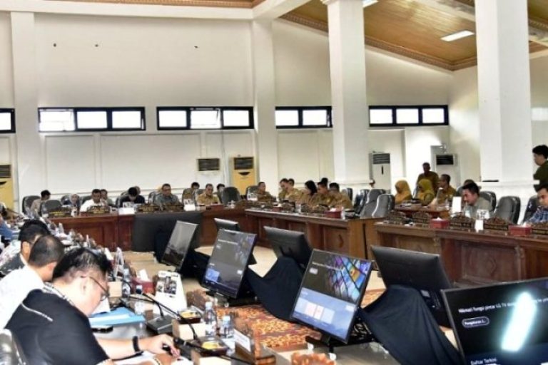 Badan Anggaran (Banggar) Dewan Perwakilan Rakyat Daerah (DPRD) Provinsi Sumatera Selatan (Sumsel) menggelar rapat bersama Tim Anggaran Pemerintah Daerah (TAPD) dan Inspektorat, pada hari Selasa, tanggal 12 Agustus 2025. (BEKISARMEDIA.ID/SIKUMBANG)
