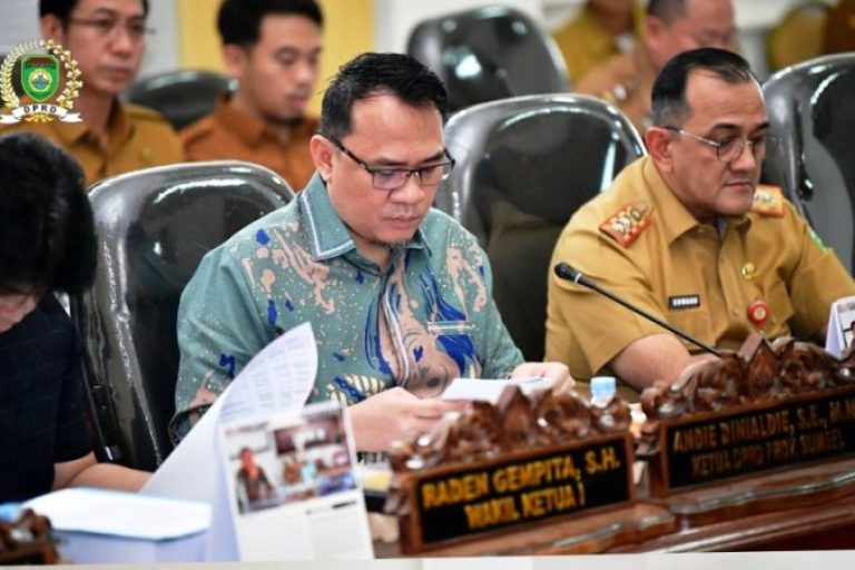 Badan Anggaran (Banggar) Dewan Perwakilan Rakyat Daerah (DPRD) Provinsi Sumatera Selatan (Sumsel) menggelar rapat bersama Tim Anggaran Pemerintah Daerah (TAPD) dan Inspektorat, pada hari Selasa, tanggal 12 Agustus 2025. (BEKISARMEDIA.ID/SIKUMBANG)