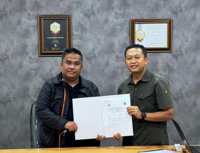 Kepala Dinas Tenaga Kerja dan Transmigrasi Kabupaten Musi Banyuasin, Herryandi Sinulingga, bersama perwakilan AKPY-STIPER, Arief Panca Putra, setelah penjajakan kerja sama. (BEKISARMEDIA.ID/SIKUMBANG)