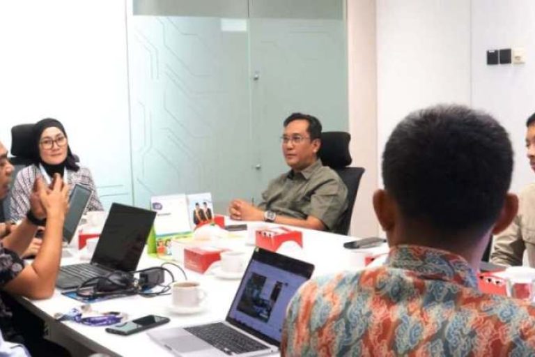 Plt. Kepala Dinas Komunikasi dan Informatika (Kominfo) Kabupaten Muba, Daud Amri, melakukan konsultasi ke Kementerian Komunikasi dan Digital (Komdigi) Republik Indonesia, pada hari Jum'at, tanggal 14 November 2025. (BEKISARMEDIA.ID/SIKUMBANG) Plt. Kepala Dinas Komunikasi dan Informatika (Kominfo) Kabupaten Muba, Daud Amri, melakukan konsultasi ke Kementerian Komunikasi dan Digital (Komdigi) Republik Indonesia, pada hari Jum'at, tanggal 14 November 2025. (BEKISARMEDIA.ID/SIKUMBANG)