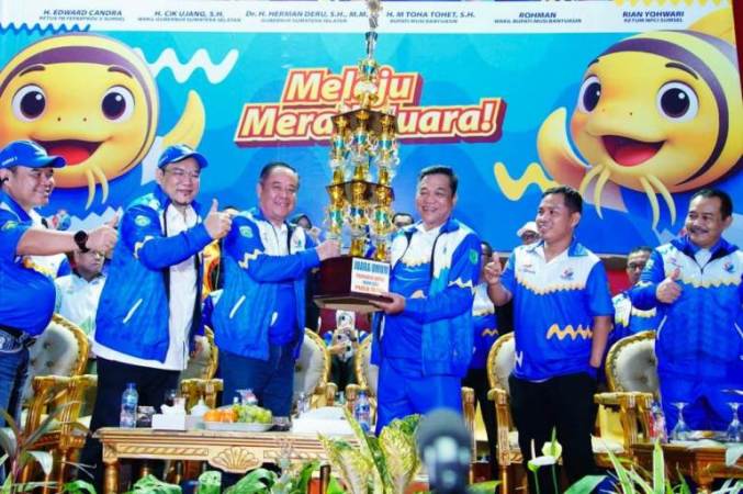 Bupati Kabupaten Musi Banyuasin, M. Toha, menghadiri acara Penutupan PORPROV dan Pembukaan PEPARPROV Sumsel Tahun 2025 di Stable Berkuda, Sekayu, hari Sabtu, tanggal 1 November 2025. (BEKISARMEDIA.ID/SIKUMBANG)