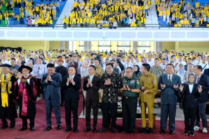 Bupati Kabupaten Musi Banyuasin (Muba), M. Toha, menghadiri Perayaan Dies Natalis ke-65 Universitas Sriwijaya (UNSRI) yang digelar di Auditorium Kampus Indralaya, pada hari Senin, tanggal 3 November 2025. (BEKISARMEDIA.ID/SIKUMBANG)