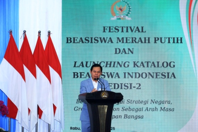 Ketua Dewan Perwakilan Daerah Republik Indonesia, Sultan Baktiar Najamudin, menghadiri acara Festival Beasiswa Merah Putih tahun 2025 di lobi Gedung DPD RI, Senayan, Jakarta. (BEKISARMEDIA.ID/SIKUMBANG)