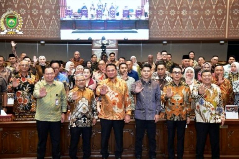 Dewan Perwakilan Rakyat Daerah (DPRD) Provinsi Sumatera Selatan (Sumsel) bersama Deputi Bidang Koordinasi dan Supervisi Komisi Pemberantasan Korupsi (KPK) Republik Indonesia, menggelar sosialisasi dan supervisi pencegahan korupsi dalam pelaksanaan Tri Fungsi DPRD, yakni legislasi, anggaran, dan pengawasan. (BEKISARMEDIA.ID/SIKUMBANG)