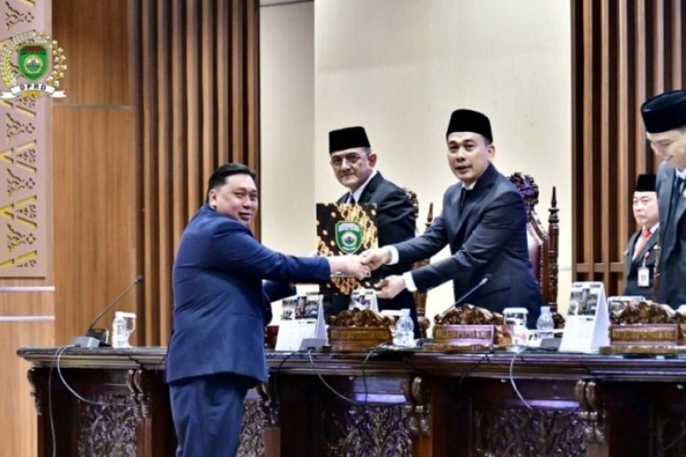 Dewan Perwakilan Rakyat Daerah (DPRD) Provinsi Sumatera Selatan (Sumsel) menggelar Rapat Paripurna ke-24 dengan agenda penyampaian penjelasan terhadap dua Rancangan Peraturan Daerah (Raperda) Inisiatif DPRD Sumsel. (BEKISARMEDIA.ID/SIKUMBANG)