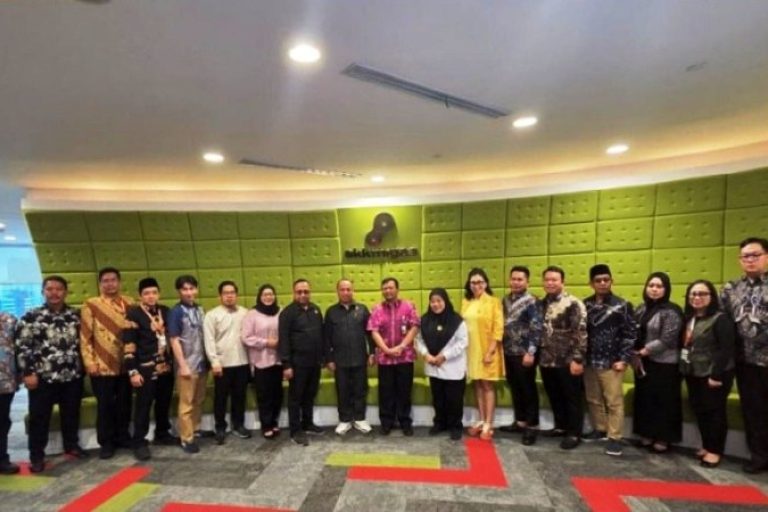 DPRD Sumsel Kawal Percepatan PI 10 Persen Tiga WK Migas untuk BUMD Sumsel Energi Gemilang 5 Anggota Komisi III DPRD Sumsel melakukan kunjungan kerja intensif ke Satuan Kerja Khusus Pelaksana Kegiatan Usaha Hulu Minyak dan Gas Bumi (SKK MIGAS), pada hari Sabtu, tanggal 4 Oktober 2025. (BEKISARMEDIA.ID/SIKUMBANG)