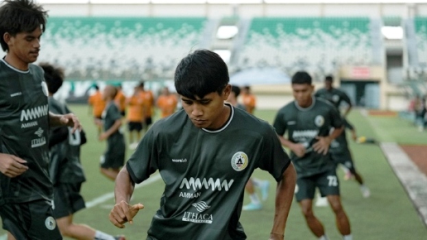 Pemain PSS Sleman sedang melakukan latihan guna menjalani pertandingan di Pegadaian Championship Musim 2025/2026. (foto : Ileague.id)