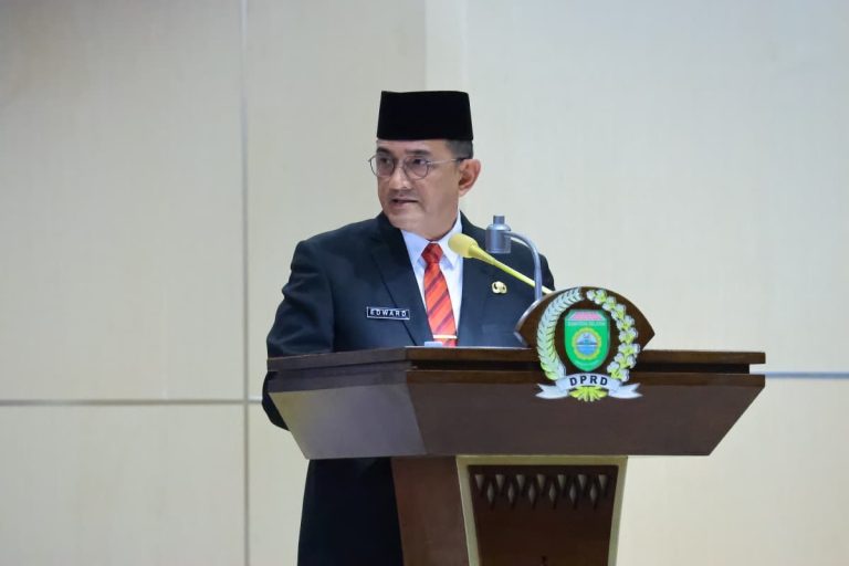 Sekretaris Daerah Sumsel, Edward Candra, menghadiri Rapat Paripurna XXIV DPRD Provinsi Sumsel di Ruang Rapat Paripurna DPRD Sumsel, pada hari Jum'at, tanggal 24 Oktober 2025. (BEKISARMEDIA.ID/SIKUMBANG)