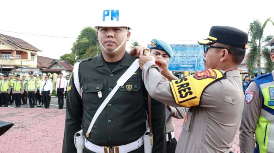 Peserta Apel Gelar Pasukan Operasi Lilin Musi 2025 yang digelar di halaman Mapolres Muba, pada hari Jum'at sore, tanggal 19 Desember 2025. (BEKISARMEDIA.ID/SAHRIL)