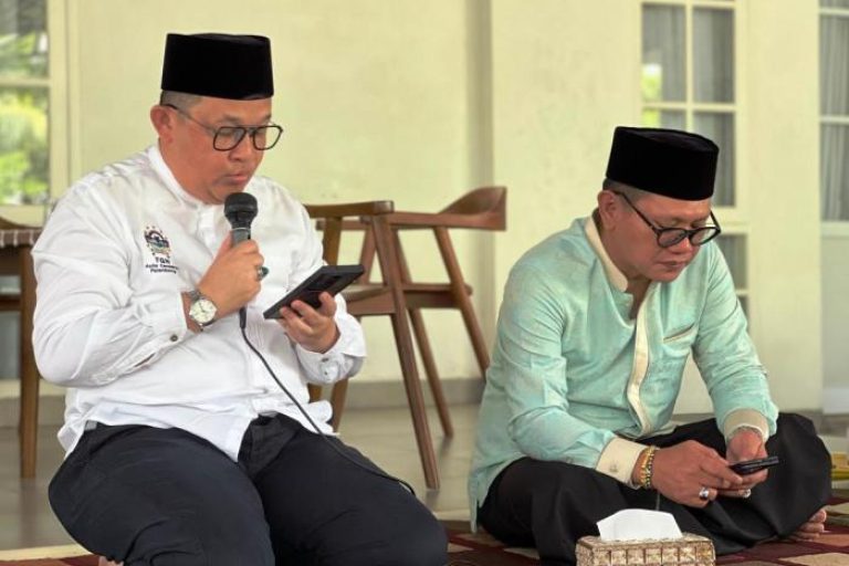 Wakil Ketua DPRD Kabupaten Penukal Abab Lematang Ilir (PALI), Firdaus Hasbullah, melakukan kunjungan silaturahmi ke Pondok Pesantren (Ponpes) Aulia Cendekia, sekaligus bertemu dengan Ketua Pengurus Wilayah Nahdlatul Ulama (PWNU) Sumatera Selatan, Hendra Zainuddin, pada hari Jum'at, tanggal 12 Desember 2025. (BEKISARMEDIA.ID/MIFTAH)