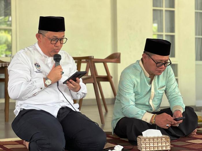 Wakil Ketua DPRD Kabupaten Penukal Abab Lematang Ilir (PALI), Firdaus Hasbullah, melakukan kunjungan silaturahmi ke Pondok Pesantren (Ponpes) Aulia Cendekia, sekaligus bertemu dengan Ketua Pengurus Wilayah Nahdlatul Ulama (PWNU) Sumatera Selatan, Hendra Zainuddin, pada hari Jum'at, tanggal 12 Desember 2025. (BEKISARMEDIA.ID/MIFTAH)