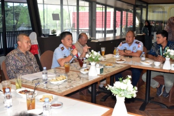 Komandan Lanud (Danlanud) SMH, Kolonel Pnb Zulfikri Arif Purba, menghadiri Rapat Koordinasi Pinewoods Park Country Club dan Resto Palembang, hari Kamis, tanggal 4 Desember 2025. (BEKISARMEDIA.ID/SIKUMBANG)