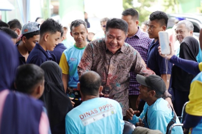 Gubernur Sumatera Selatan, Herman Deru, menghadiri puncak peringatan Hari Disabilitas Internasional (HDI) tingkat Provinsi Sumatera Selatan (Sumsel) tahun 2025, yang digelar di Sentra Budi Perkasa Palembang, hari Minggu, tanggal 7 Desember 2025. (BEKISARMEDIA.ID/SIKUMBANG)