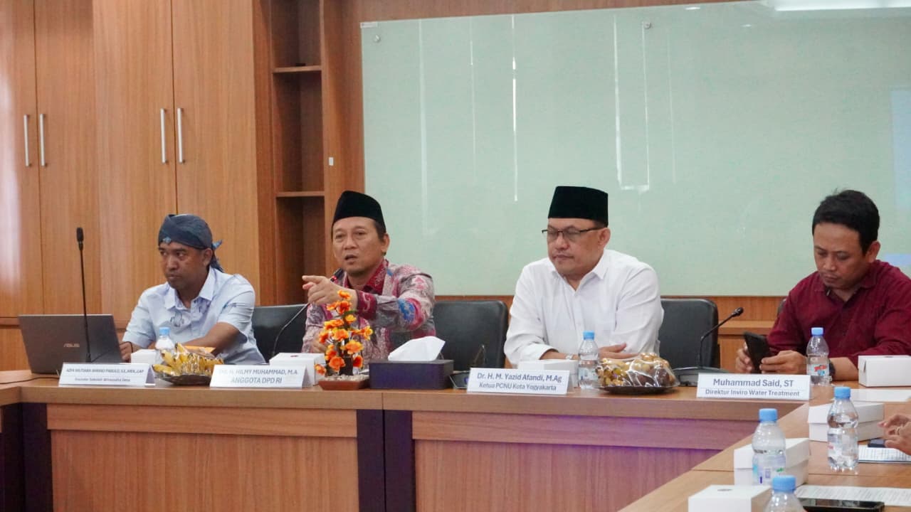 Anggota Dewan Perwakilan Daerah (DPD) Republik Indonesia (RI) asal Daerah Istimewa Yogyakarta (DIY), Hilmy Muhammad atau Gus Hilmy, melakukan pertemuan dengan pelaku usaha muda NU dan berbagai pemangku kepentingan strategis, di Kantor DPD RI Daerah Istimewa Yogyakarta, pada hari Senin, tanggal 15 Desember 2025. (BEKISARMEDIA.ID/SIKUMBANG)