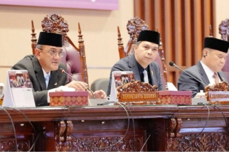 Dewan Perwakilan Rakyat Daerah (DPRD) Provinsi Sumatera Selatan (Sumsel) menggelar Rapat Paripurna XXVI dengan agenda mendengarkan Jawaban Gubernur terhadap Pandangan Umum Fraksi-Fraksi DPRD Provinsi Sumsel, atas Rancangan Peraturan Daerah (Raperda) APBD Provinsi Sumsel Tahun Anggaran 2026. (BEKISARMEDIA.ID/SIKUMBANG)
