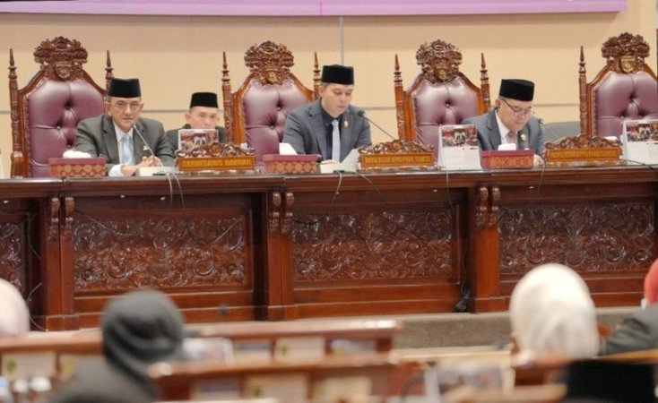 Dewan Perwakilan Rakyat Daerah (DPRD) Provinsi Sumatera Selatan (Sumsel) menggelar Rapat Paripurna XXVI dengan agenda mendengarkan Jawaban Gubernur terhadap Pandangan Umum Fraksi-Fraksi DPRD Provinsi Sumsel, atas Rancangan Peraturan Daerah (Raperda) APBD Provinsi Sumsel Tahun Anggaran 2026. (BEKISARMEDIA.ID/SIKUMBANG)