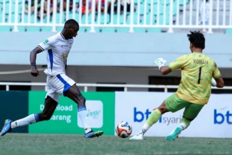 Pemain asing yang berlagai di Pegadaian Championship Musim 2025/2026 sedang berusaha menciptakan gol. (foto : ileague.id) Pemain asing yang berlagai di Pegadaian Championship Musim 2025/2026 sedang berusaha menciptakan gol. (foto : ileague.id)