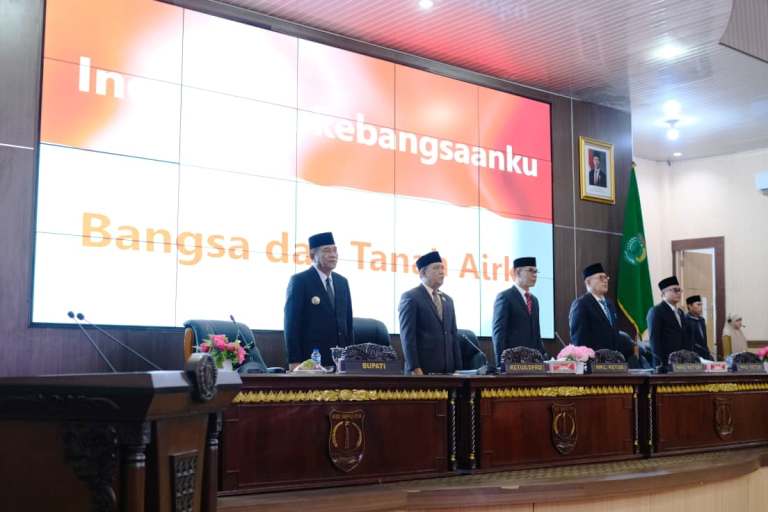 Bupati Kabupaten Musi Banyuasin, M. Toha, menghadiri Rapat Paripurna Masa Persidangan I Rapat ke-28 Tahun 2025, dalam rangka penyampaian Laporan Hasil Pelaksanaan Reses I DPRD Muba Tahun 2025. (BEKISARMEDIA.ID/MARWAH)