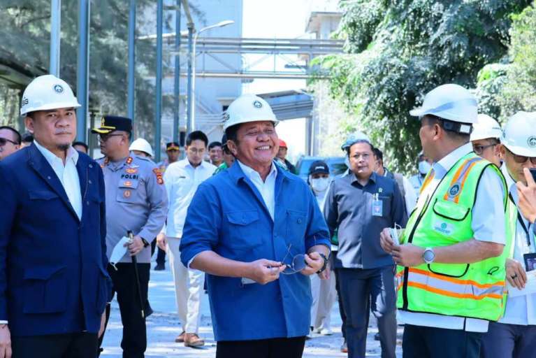 Gubernur Sumsel, Herman Deru, bersama Ketua DPRD Sumsel, Andie Dinialdie, saat melakukan Kunjungan Kerja ke PT Semen Baturaja. (BEKISARMEDIA.ID/SIKUMBANG)