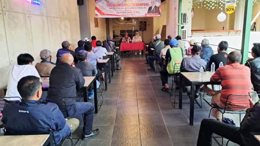 Sosialisasi Pilar-Pilar Berbangsa dan Bernegara yang dilakukan oleh Anggota DPD RI asal Jawa Barat, Agina Nurfianti, kepada PKL se Kota Bandung, pada hari Sabtu, tanggal 13 Desember 2025. (foto : Newsroom DPD RI)