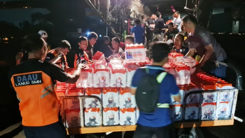 Bantuan dari masyarakat Sumatera Selatan yang akan diberikan kepada masyarakat di Aceh, Sumatera Utara, dan Sumatera Barat. (BEKISARMEDIA.ID/SIKUMBANG)