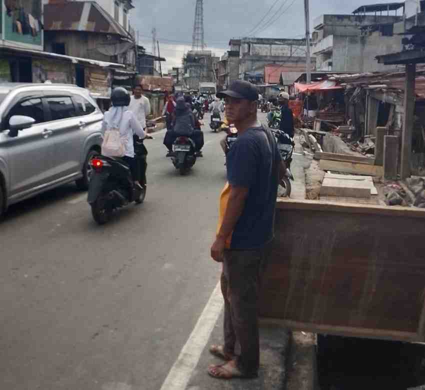 pekerjaan pembangunan parit / drainase Jalan M. Yamin ( Belakang Pasar) Prabumulih