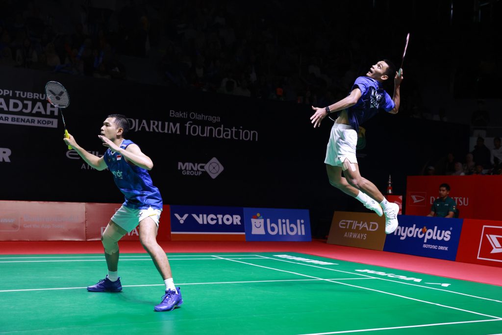 Pasangan ganda putra Indonesia, Fajar Alfian dan Muhammad Shohibul Fikri, memastikan langkah ke babak perempat final Daihatsu Indonesia Masters tahun 2026, setelah menundukkan rekan senegaranya, yakni Leo Rolly Carnando dan Bagas Maulana. (foto : pbsi.id)
