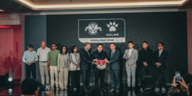 Persatuan Sepak Bola Seluruh Indonesia (PSSI) melalui PT Garuda Sepak Bola Indonesia (GSI), resmi mengumumkan kerja sama strategis dengan brand olahraga internasional, Kelme, sebagai apparel resmi Tim Nasional Indonesia. (foto : PSSI.org)