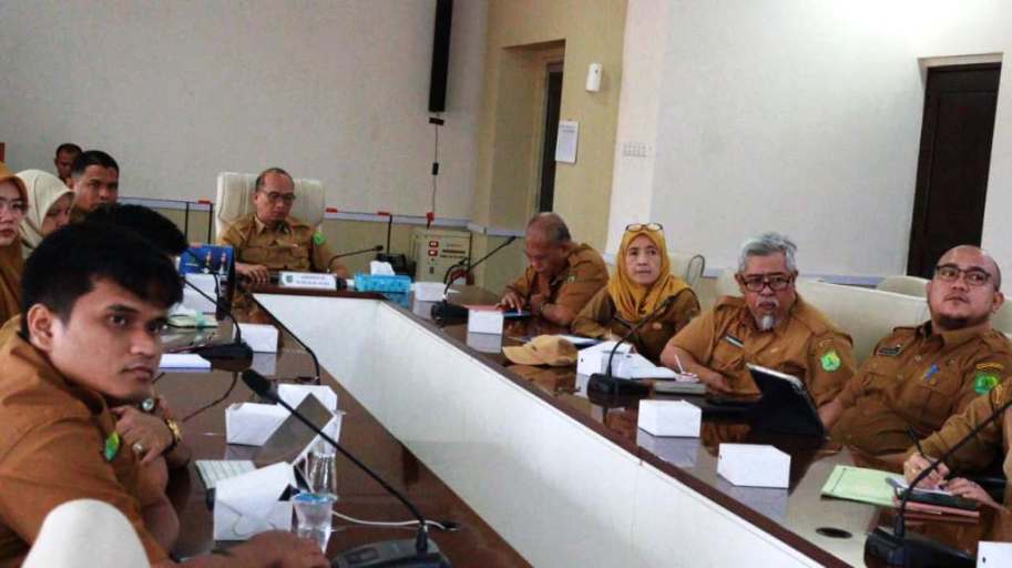 Asisten Bidang Perekonomian dan Pembangunan Sekretariat Daerah (Setda) Kabupaten Muba, Alva Elan, bersama jajaran Organisasi Perangkat Daerah (OPD), mengikuti Rapat Koordinasi Nasional Pengendalian Inflasi Daerah Tahun 2026 serta Evaluasi Dukungan Pemerintah Daerah terhadap Program 3 Juta Rumah. (BEKISARMEDIA.ID/ANGGA) Asisten Bidang Perekonomian dan Pembangunan Sekretariat Daerah (Setda) Kabupaten Muba, Alva Elan, bersama jajaran Organisasi Perangkat Daerah (OPD), mengikuti Rapat Koordinasi Nasional Pengendalian Inflasi Daerah Tahun 2026 serta Evaluasi Dukungan Pemerintah Daerah terhadap Program 3 Juta Rumah. (BEKISARMEDIA.ID/ANGGA)