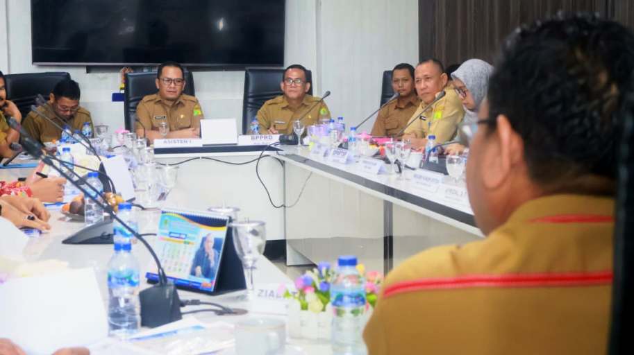 Asisten I Sekretariat Daerah (Setda) Kabupaten Muba, Ardiansyah, yang mewakili Bupati Kabupaten Muba, M. Toha, Rapat Dengar Pendapat (RDP) Komisi II DPRD Kabupaten Muba, yang secara khusus mengulas Pajak Pertambahan Nilai (PPN) dan Pajak Penghasilan. (BEKISARMEDIA.ID/ANGGA)
