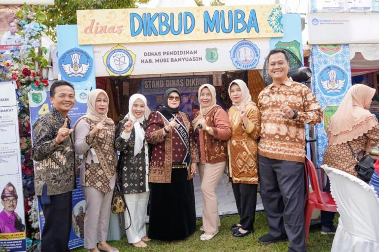 Utusan dari Pemerintah Kabupaten Musi Banyuasin saat menghadiri puncak peringatan HUT ke 42 Badan penjamin Mutu Pendidikan Provinsi Sumatera Selatan di Kabupaten Ogan Ilir. (BekisarMedia.id/Een)