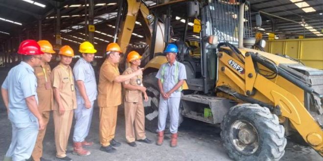 Perwakilan Dinas Tenaga Kerja dan Transmigrasi Kabupaten Musi Banyuasin melakukan monitoring dan pembinaan langsung ke sejumlah perusahaan dalam rangka memperkuatan pengawasan di sektor industri. (BEKISARMEDIA.ID/EEN)