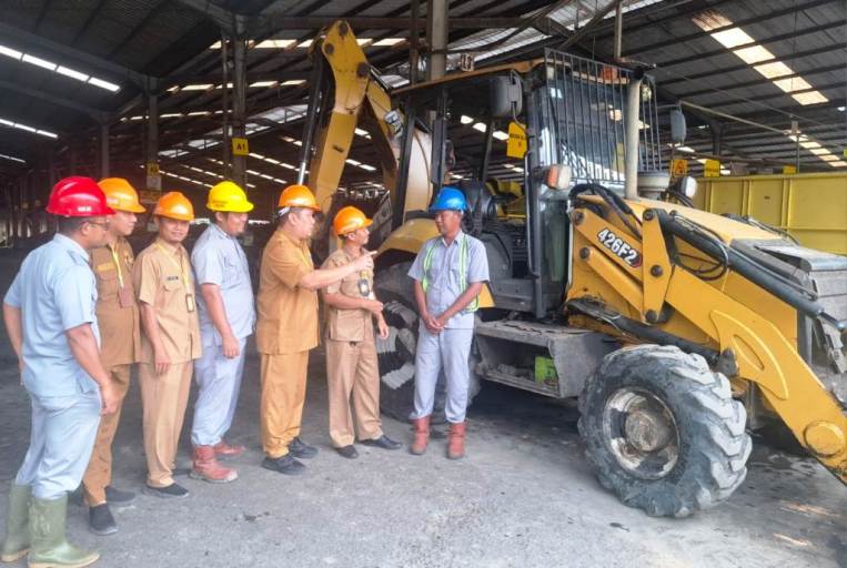 Perwakilan Dinas Tenaga Kerja dan Transmigrasi Kabupaten Musi Banyuasin melakukan monitoring dan pembinaan langsung ke sejumlah perusahaan dalam rangka memperkuatan pengawasan di sektor industri. (BEKISARMEDIA.ID/EEN)