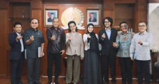 Wakil Ketua Dewan Perwakilan Daerah (DPD) Republik Indonesia (RI), GKR Hemas, foto bersama setelah memimpin Rapat Koordinasi (Rakor) bersama Pimpinan Komite I, Panitia Perancang Undang-Undang (PPUU), serta Badan Urusan Legislasi Daerah (BULD), di Kompleks Parlemen Senayan, Jakarta, hari Senin, tanggal 12 Januari 2026. (foto : Newsroom DPD RI)