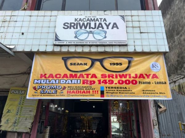 Kacamata Sriwijaya yang berada di Perumnas Sako Kota Palembang, menghadirkan berbagai macam promo dalam rangka HUT ke 31 tahun. (BEKISARMEDIA.ID/ANGGA) Kacamata Sriwijaya yang berada di Perumnas Sako Kota Palembang, menghadirkan berbagai macam promo dalam rangka HUT ke 31 tahun. (BEKISARMEDIA.ID/ANGGA)