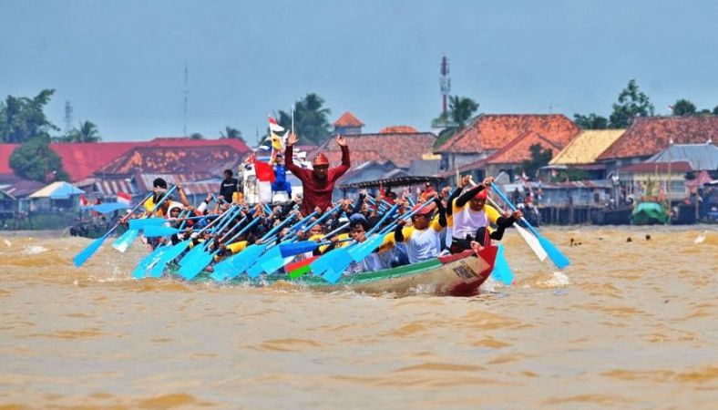 Festival Perahu Bidar Tradisional dari Kota Palembang, Provinsi Sumatera Selatan, masuk dalam Event Unggulan Nasional Kementerian Pariwisata Tahun 2026. (foto : kemenpar.go.id) Festival Perahu Bidar Tradisional dari Kota Palembang, Provinsi Sumatera Selatan, masuk dalam Event Unggulan Nasional Kementerian Pariwisata Tahun 2026. (foto : kemenpar.go.id)