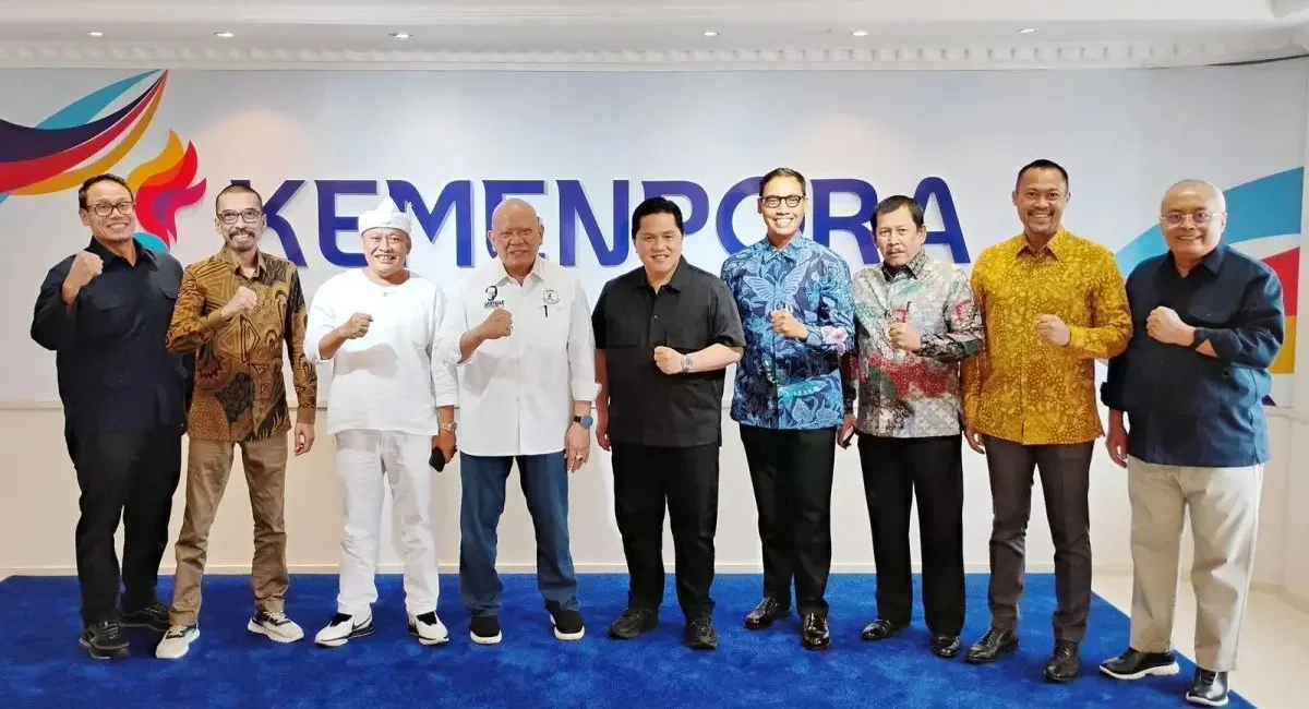Ketua Umum PB Muaythai Indonesia, LaNyalla Mahmud Mattalitti, menyampaikan laporan agenda kerja dan program organisasi tahun 2026 kepada Menteri Pemuda dan Olahraga (Menpora) Republik Indonesia, Erick Thohir. (foto : Tim Media LaNyalla Mahmud Mattalitti)