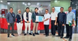 Tim dari Badan Pengelola Pajak dan Retribusi Daerah melakukan penyampaian Surat Pemberitahuan Pajak Terutang (SPPT) Pajak Bumi dan Bangunan (PBB) kepada sejumlah wajib pajak strategis. (foto : Dinkominfo Kabupaten Muba)