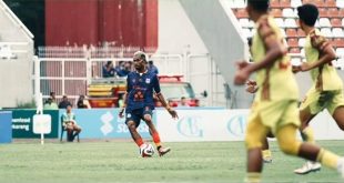 Pemain Sumsel United menguasai bola, dalam pertandingan melawan Sriwijaya FC di Stadion Gelora Sriwijaya Jakabaring, Palembang. (BEKISARMEDIA.ID/ANGGA)