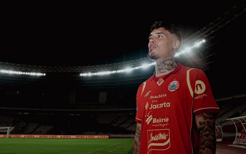 Pemain Tim Nasional Indonesia, Shayne Pattynama, gabung Persija Jakarta di BRI Super League Musim 2025/2026. (foto : ileague.id)