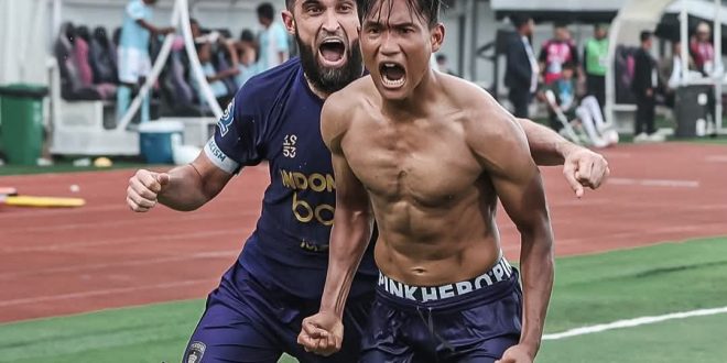 Pemain Persita melakukan selebrasi setelah menciptakan gol pada pertandingan di BRI Super League. (foto : Instagram Persita)