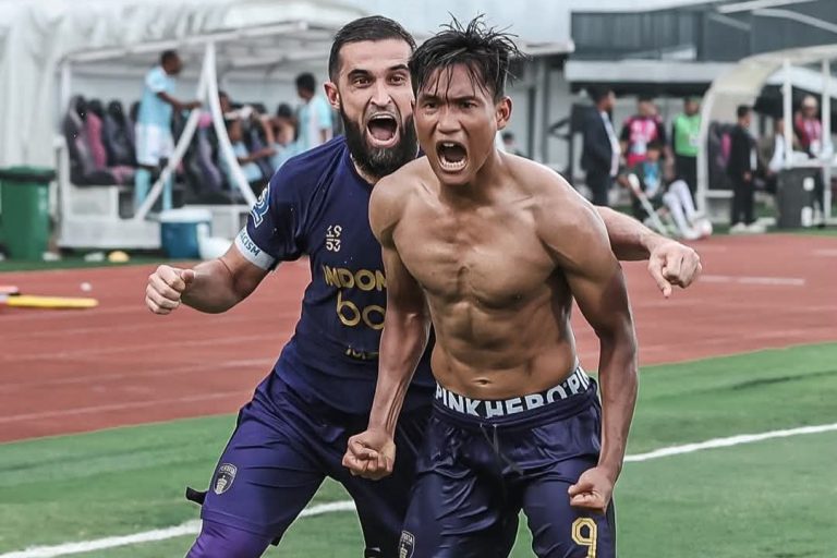 Pemain Persita melakukan selebrasi setelah menciptakan gol pada pertandingan di BRI Super League. (foto : Instagram Persita)