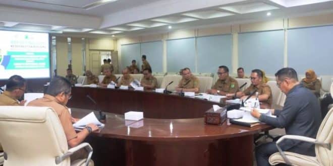 Wakil Bupati Kabupaten Muba, Abdur Rohman Husen, memimpin Rapat Finalisasi kesepakatan kerja sama daerah dengan Pemkab Muaro Jambi, Provinsi Jambi. (BEKISARMEDIA.ID/EEN)