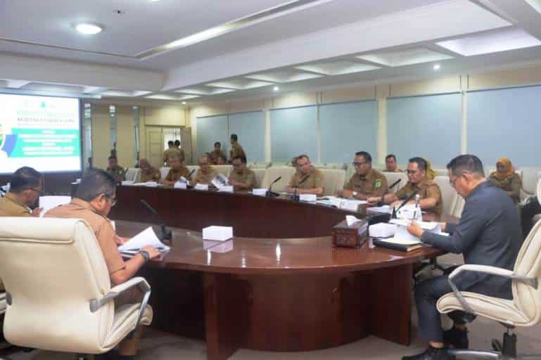 Wakil Bupati Kabupaten Muba, Abdur Rohman Husen, memimpin Rapat Finalisasi kesepakatan kerja sama daerah dengan Pemkab Muaro Jambi, Provinsi Jambi. (BEKISARMEDIA.ID/EEN)