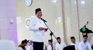 Bupati Kabupaten Musi Banyuasin (Muba), M. Toha, membuka rangkaian Safari Ramadan 1447 H/2026 Masehi Pemerintah Kabupaten (Pemkab) Muba di Masjid Jami’ At-Taqwa, Kelurahan Bayung Lencir Indah. (BEKISARMEDIA.ID/EEN)