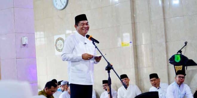 Bupati Kabupaten Musi Banyuasin (Muba), M. Toha, membuka rangkaian Safari Ramadan 1447 H/2026 Masehi Pemerintah Kabupaten (Pemkab) Muba di Masjid Jami’ At-Taqwa, Kelurahan Bayung Lencir Indah. (BEKISARMEDIA.ID/EEN)