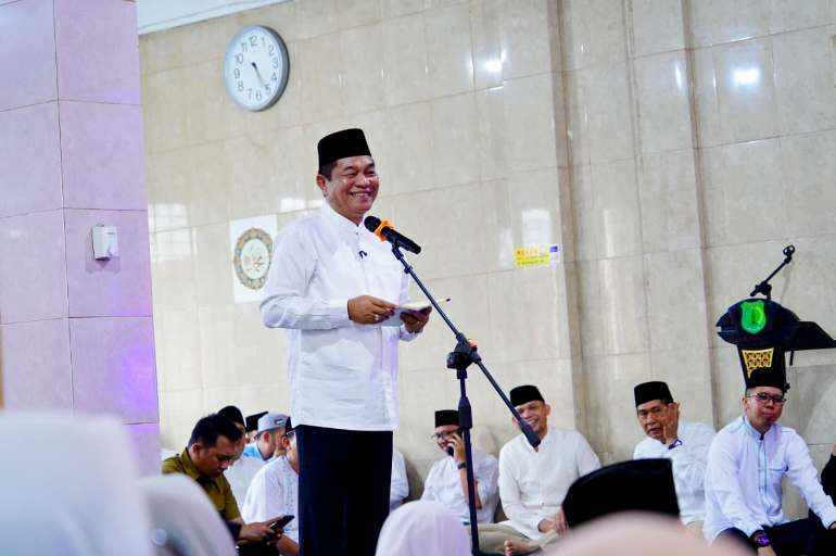 Bupati Kabupaten Musi Banyuasin (Muba), M. Toha, membuka rangkaian Safari Ramadan 1447 H/2026 Masehi Pemerintah Kabupaten (Pemkab) Muba di Masjid Jami’ At-Taqwa, Kelurahan Bayung Lencir Indah. (BEKISARMEDIA.ID/EEN)